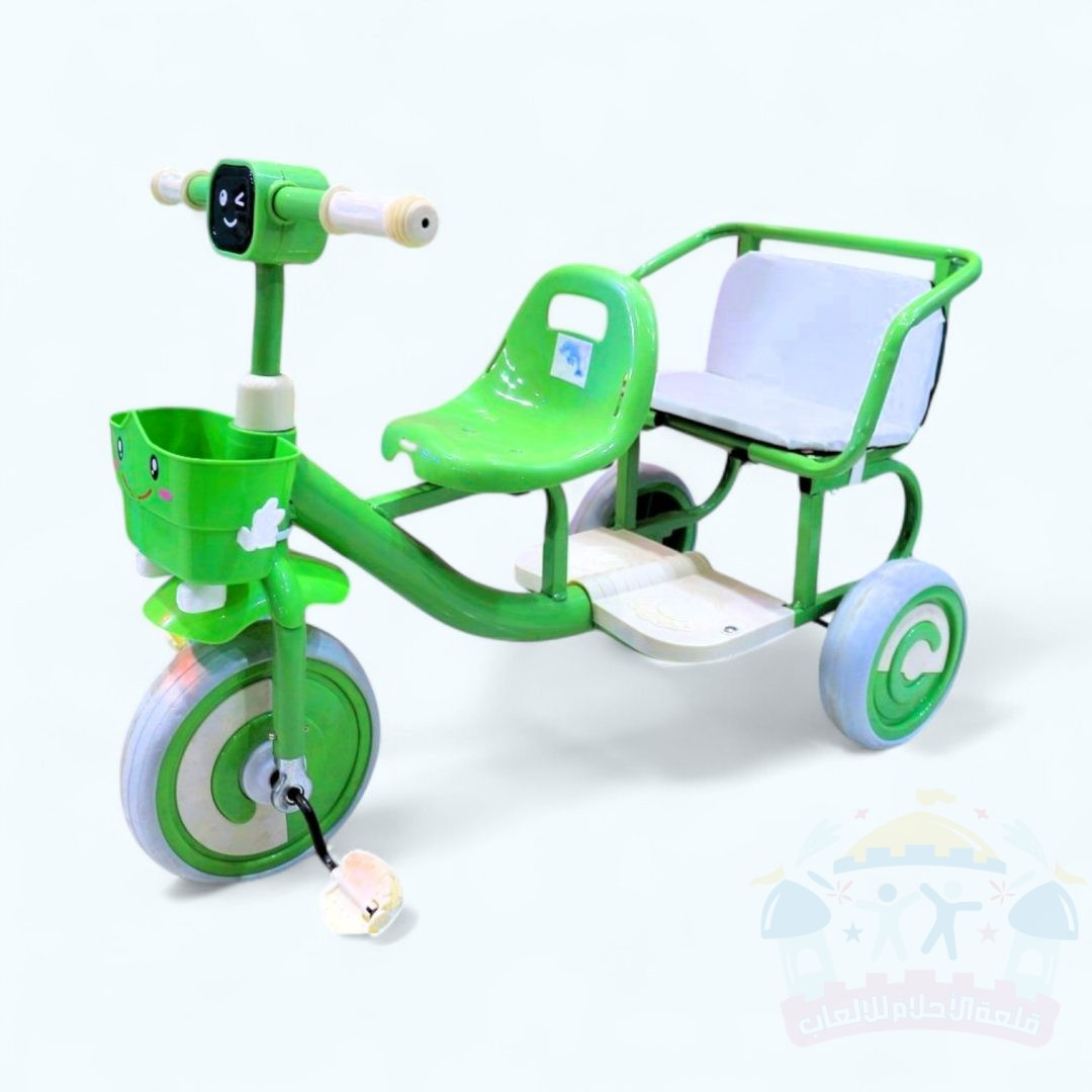 دراجة راكبين مع سلة